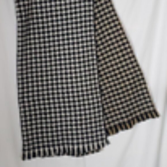 Standard Form NYC 10% Cashmere 90% Wool Fringed Scarf - 36" x 80" - Picture 6 of 7